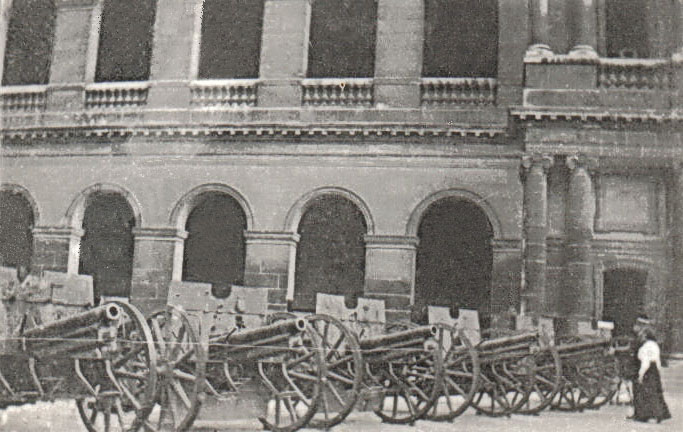 Canons allemands aux Invalides Paris 1918